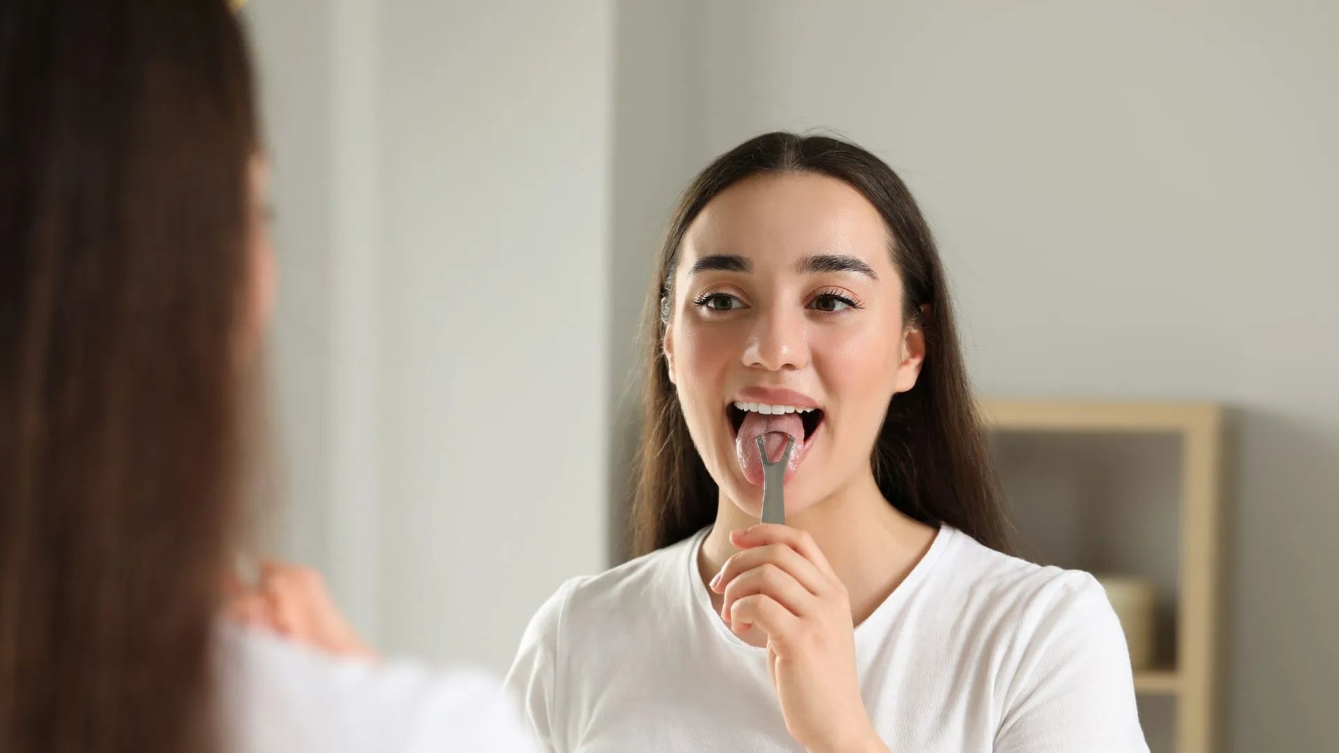 Tongue Scraping: Uncovering the Surprising Health Perks